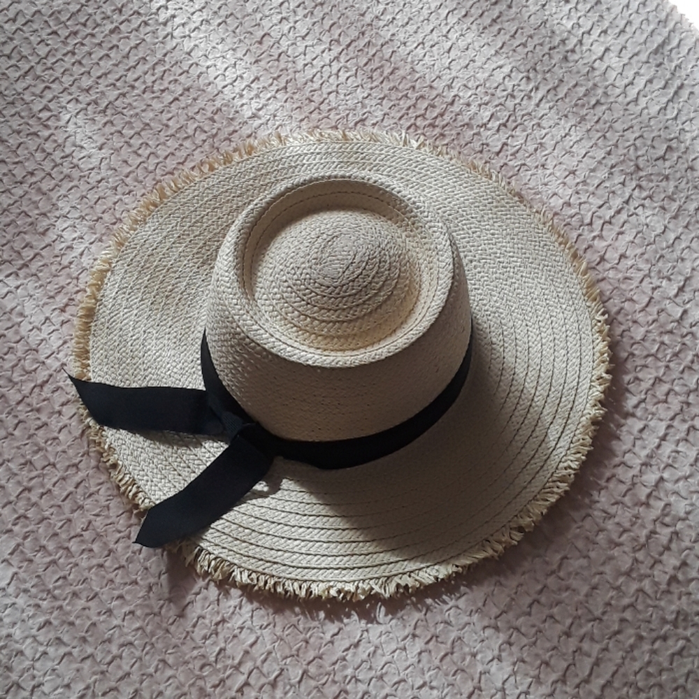 Straw summer hat - Picture 1 of 3